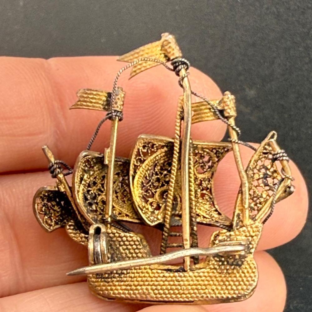 Vintage Enamel Brooch‎ Portugal Ship Gold Tone Filigree Boat - Picture 4 of 8